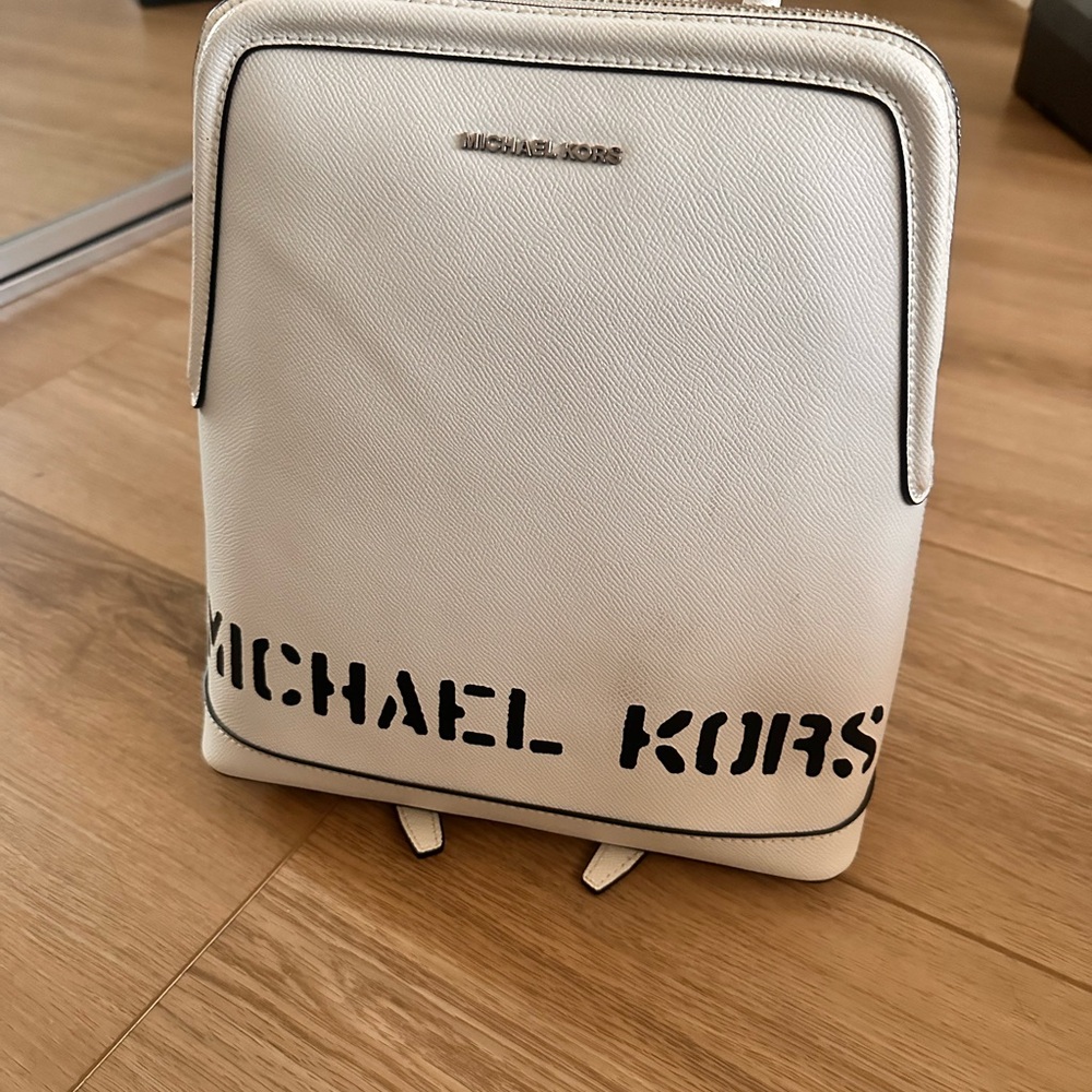Michael Kors White Leather Backpack Sleek Design